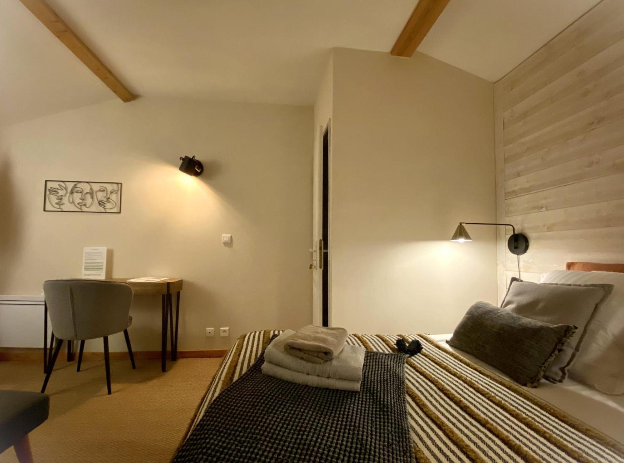 Le Logis De La Brumanderie - Saintes Fontcouverte  Ruang foto